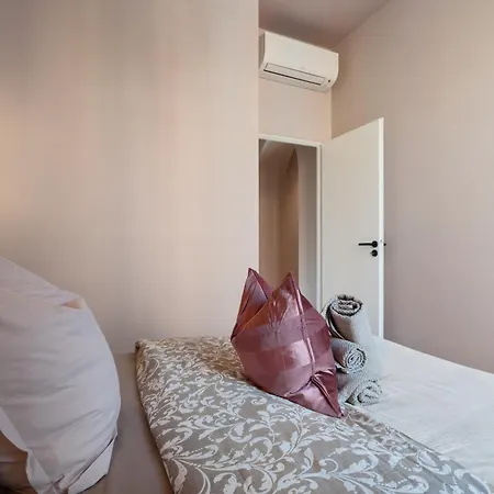 Apartament Renting - 8bonaparte - Architect Loft Luxury 4 Bedrooms View Place Du Pin *
